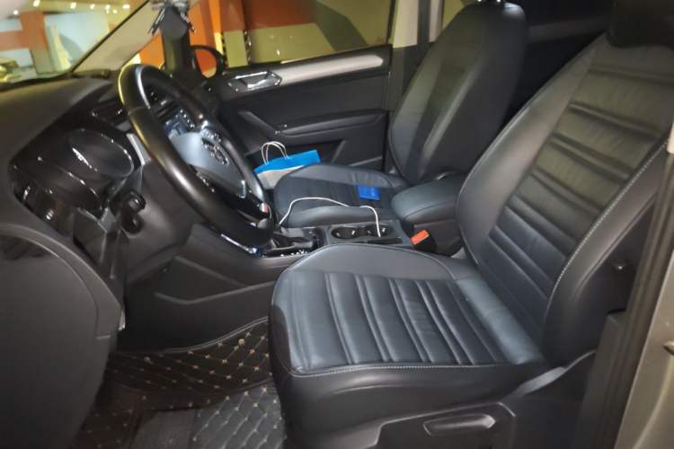 Used Volkswagen Touran 2018 Volkswagen Touran L 280TSI DSG Boundary Edition 7 Seats China VI Standard Left Front Seat