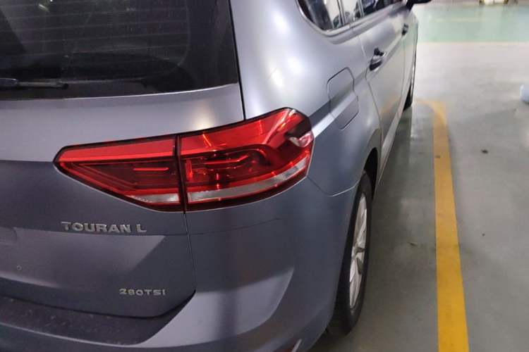 Used Volkswagen Touran 2018 Volkswagen Touran L 280TSI DSG Comfort Edition 7 Seats China V Emission Standard Exterior 3