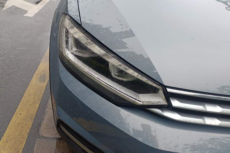 Used Volkswagen Touran 2018 Volkswagen Touran L 280TSI DSG Boundary Edition 7 Seats China V Emission Standard Right Front Headlight