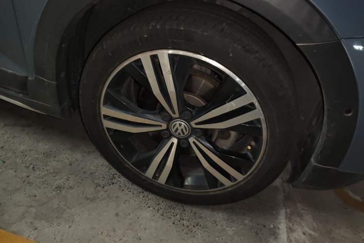 Used Volkswagen Touran 2018 Volkswagen Touran L 280TSI DSG Boundary Luxury Edition 7 Seats China VI Standard Right Front Wheel Hub
