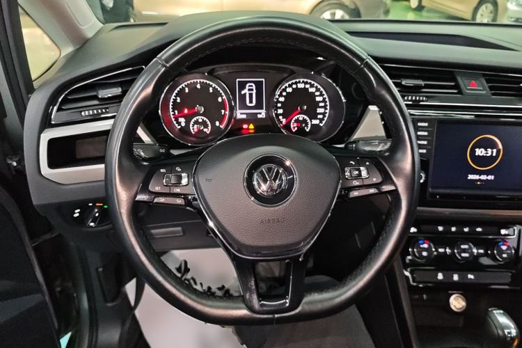 Used Volkswagen Touran 2018 Volkswagen Touran L 280TSI DSG Boundary Edition 7 Seats China V Emission Standard Steering Wheel