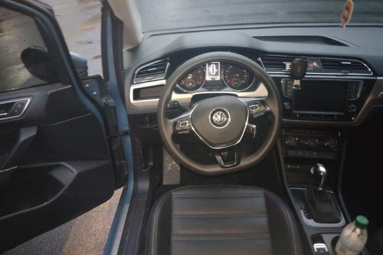 Used Volkswagen Touran 2018 Volkswagen Touran L 280TSI DSG Comfort Edition 7 Seats China V Emission Standard Steering Wheel