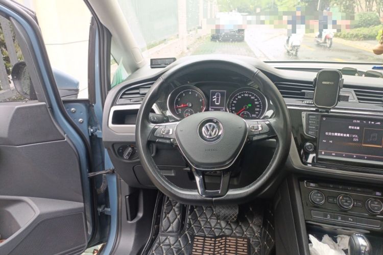 Used Volkswagen Touran 2018 Volkswagen Touran L 280TSI DSG Boundary Edition 7 Seats China V Emission Standard Steering Wheel