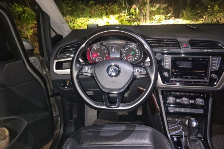 Used Volkswagen Touran 2018 Volkswagen Touran L 280TSI DSG Boundary Edition 7 Seats China VI Standard Steering Wheel
