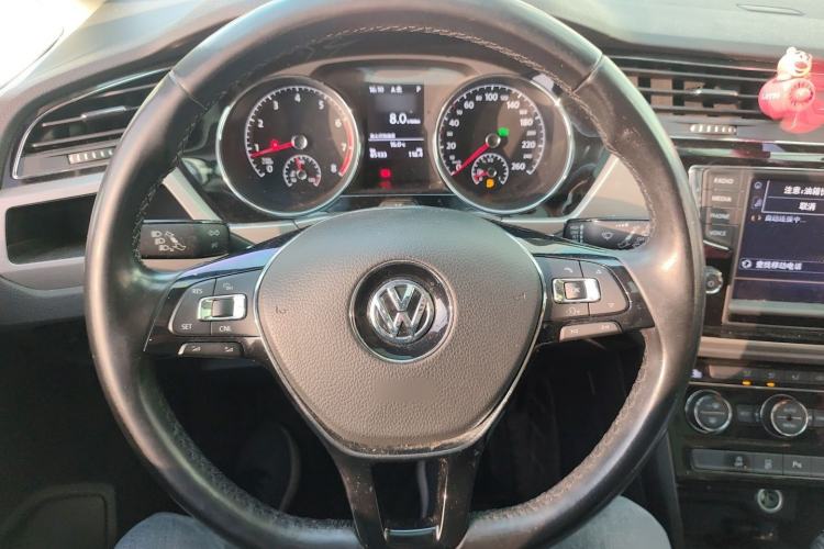 Used Volkswagen Touran 2018 Volkswagen Touran L 280TSI DSG Boundary Edition 7 Seats China V Emission Standard Steering Wheel