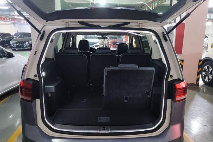 Used Volkswagen Touran 2018 Volkswagen Touran L 280TSI DSG Comfort Edition 7 Seats China V Emission Standard Trunk