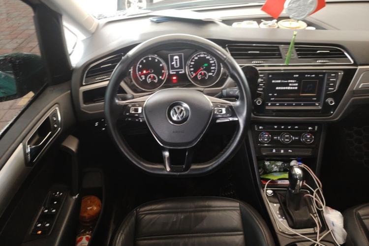 Used Volkswagen Touran 2018 Volkswagen Touran L 280TSI DSG Boundary Edition 6-Seater China V Emission Standard Steering Wheel