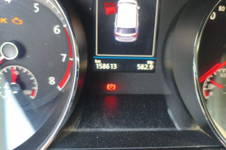 Used Volkswagen Touran 2018 Volkswagen Touran L 280TSI DSG Luxury Edition 6-seater Odometer Close Up