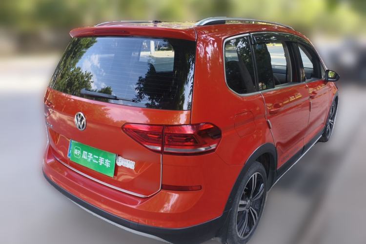 Used Volkswagen Touran 2018 Volkswagen Touran L 280TSI DSG Luxury Edition 6-seater Rear Right 45 Deg