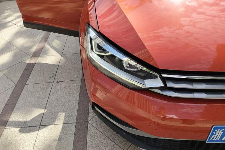 Used Volkswagen Touran 2018 Volkswagen Touran L 280TSI DSG Boundary Luxury Edition 6 Seats China V Emission Standard Right Front Headlight