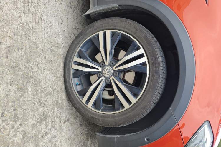 Used Volkswagen Touran 2018 Volkswagen Touran L 280TSI DSG Boundary Luxury Edition 6 Seats China V Emission Standard Right Front Wheel Hub