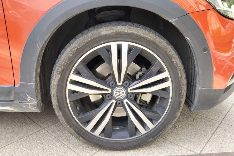Used Volkswagen Touran 2018 Volkswagen Touran L 280TSI DSG Boundary Luxury Edition 6 Seats China V Emission Standard Right Front Wheel Hub