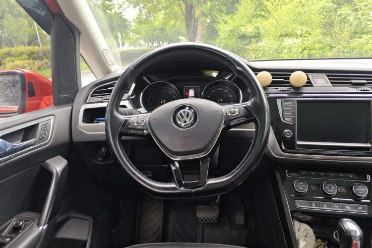 Used Volkswagen Touran 2018 Volkswagen Touran L 280TSI DSG Boundary Luxury Edition 6 Seats China V Emission Standard Steering Wheel