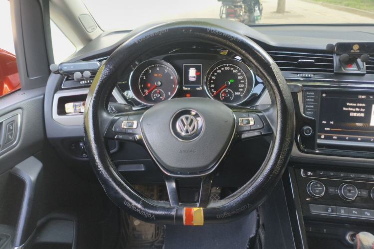 Used Volkswagen Touran 2018 Volkswagen Touran L 280TSI DSG Luxury Edition 6-seater Steering Wheel