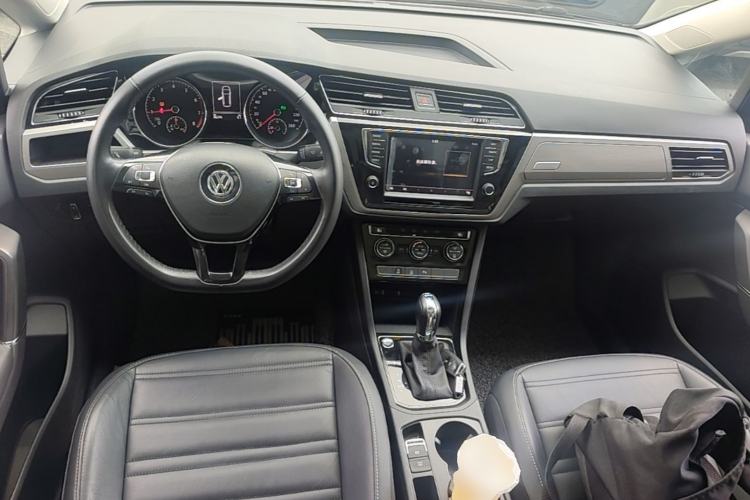 Used Volkswagen Touran 2018 Volkswagen Touran L 280TSI DSG Boundary Edition 7 Seats China V Emission Standard Center Console