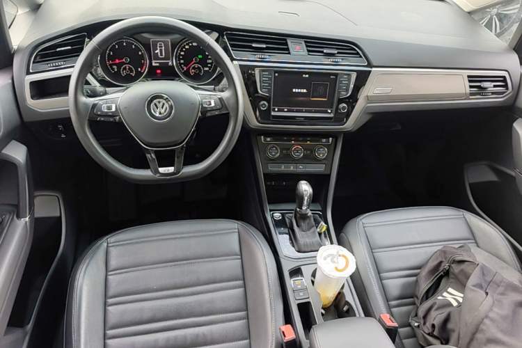 Used Volkswagen Touran 2018 Volkswagen Touran L 280TSI DSG Boundary Edition 7 Seats China V Emission Standard Center Console