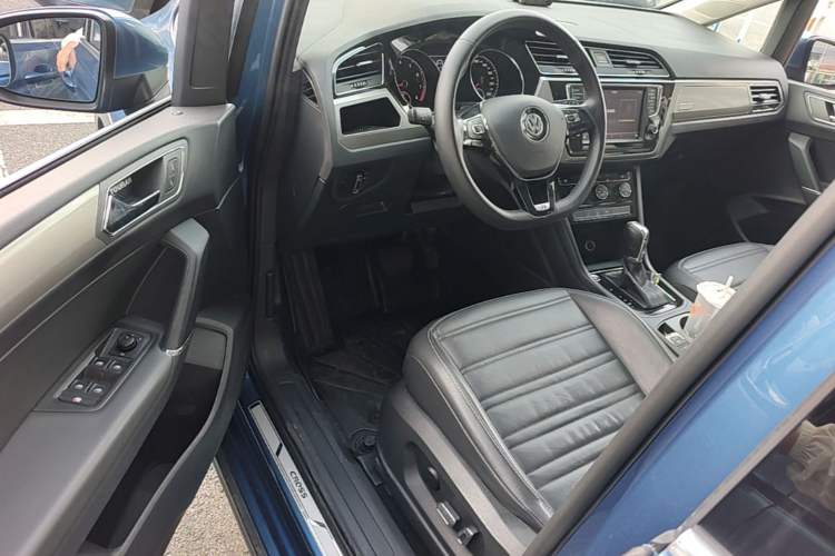 Used Volkswagen Touran 2018 Volkswagen Touran L 280TSI DSG Boundary Edition 7 Seats China V Emission Standard Driver Seat