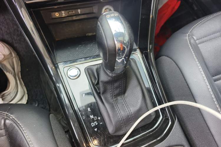Used Volkswagen Touran 2018 Volkswagen Touran L 280TSI DSG Luxury Edition 7 Seats Gear Lever