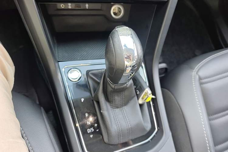 Used Volkswagen Touran 2018 Volkswagen Touran L 280TSI DSG Boundary Edition 7 Seats China V Emission Standard Gear Lever