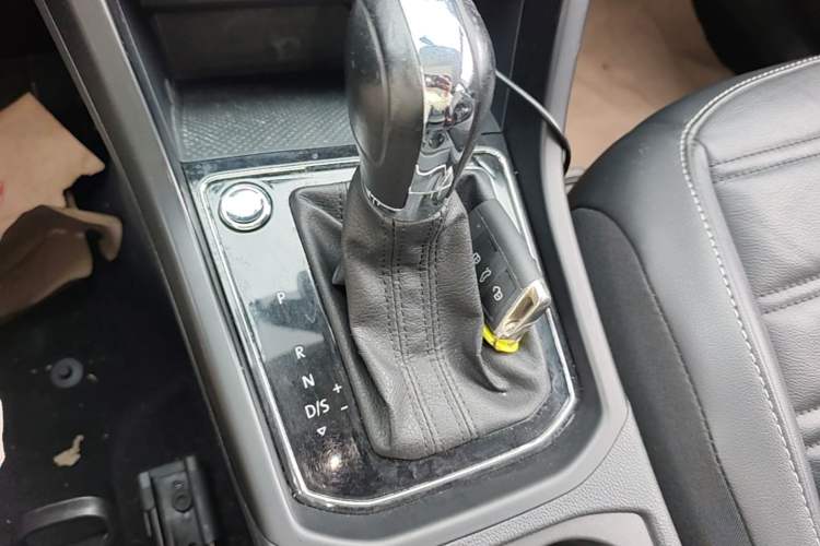 Used Volkswagen Touran 2018 Volkswagen Touran L 280TSI DSG Boundary Edition 7 Seats China V Emission Standard Gear Lever