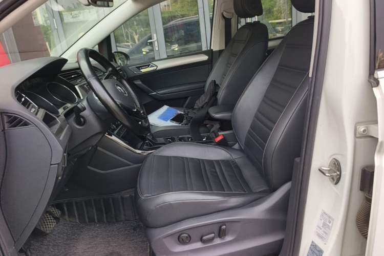 Used Volkswagen Touran 2018 Volkswagen Touran L 280TSI DSG Luxury Edition 7 Seats Left Front Seat