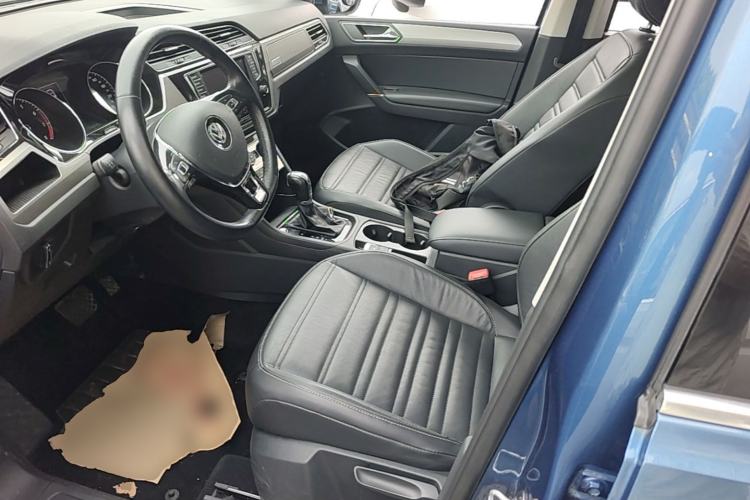 Used Volkswagen Touran 2018 Volkswagen Touran L 280TSI DSG Boundary Edition 7 Seats China V Emission Standard Left Front Seat