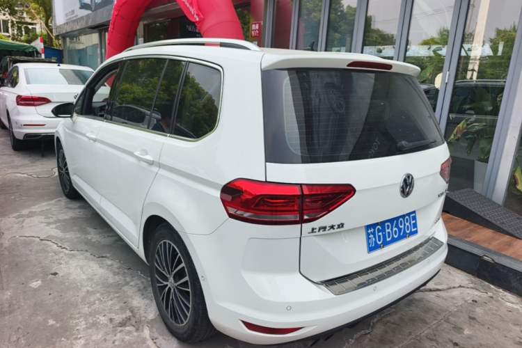 Used Volkswagen Touran 2018 Volkswagen Touran L 280TSI DSG Luxury Edition 7 Seats Rear Left 45 Deg