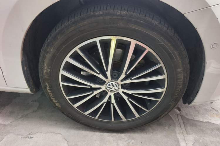 Used Volkswagen Touran 2018 Volkswagen Touran L 280TSI DSG Luxury Edition 7 Seats Right Front Wheel Hub