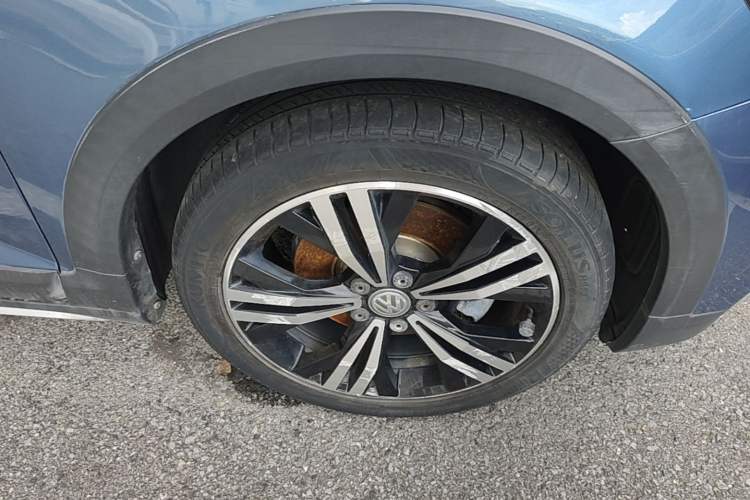Used Volkswagen Touran 2018 Volkswagen Touran L 280TSI DSG Boundary Edition 7 Seats China V Emission Standard Right Front Wheel Hub