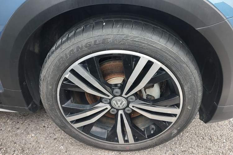 Used Volkswagen Touran 2018 Volkswagen Touran L 280TSI DSG Boundary Edition 7 Seats China V Emission Standard Right Front Wheel Hub