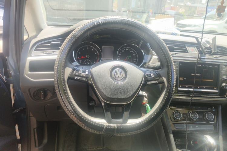 Used Volkswagen Touran 2018 Volkswagen Touran L 280TSI DSG Comfort Edition 7 Seats China V Emission Standard Steering Wheel