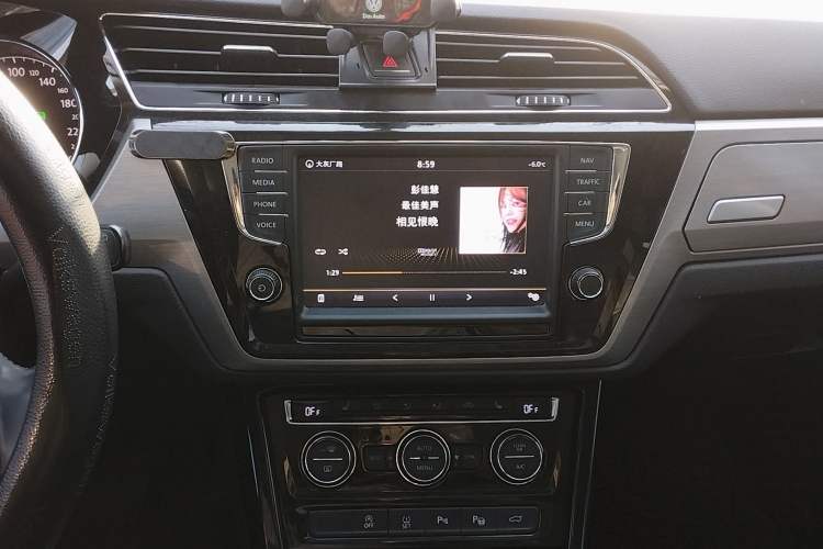 Used Volkswagen Touran 2018 Volkswagen Touran L 280TSI DSG Luxury Edition 6-seater Audio And AC Panel