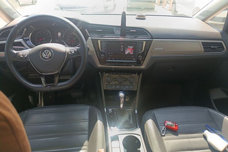 Used Volkswagen Touran 2018 Volkswagen Touran L 280TSI DSG Boundary Luxury Edition 6 Seats China V Emission Standard Center Console