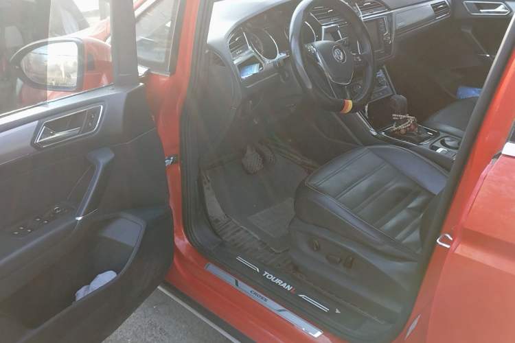 Used Volkswagen Touran 2018 Volkswagen Touran L 280TSI DSG Luxury Edition 6-seater Driver Seat