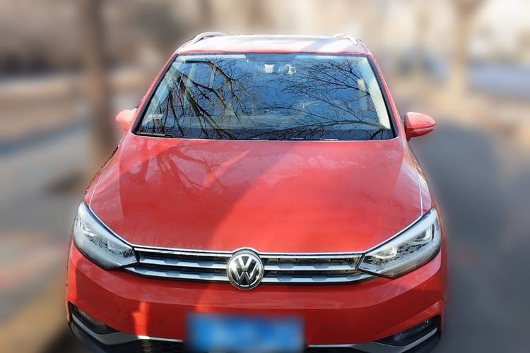 Used Volkswagen Touran 2018 Volkswagen Touran L 280TSI DSG Luxury Edition 6-seater Front