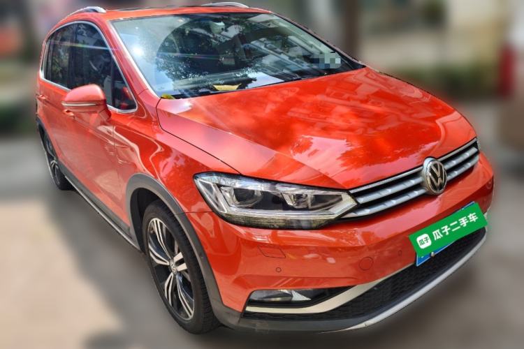 Used Volkswagen Touran 2018 Volkswagen Touran L 280TSI DSG Boundary Luxury Edition 7 Seats China VI Standard Front Right 45 Deg