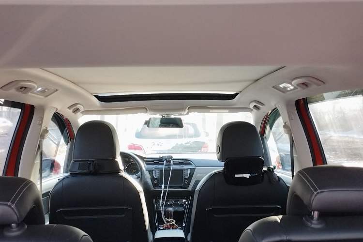 Used Volkswagen Touran 2018 Volkswagen Touran L 280TSI DSG Luxury Edition 6-seater Headliner