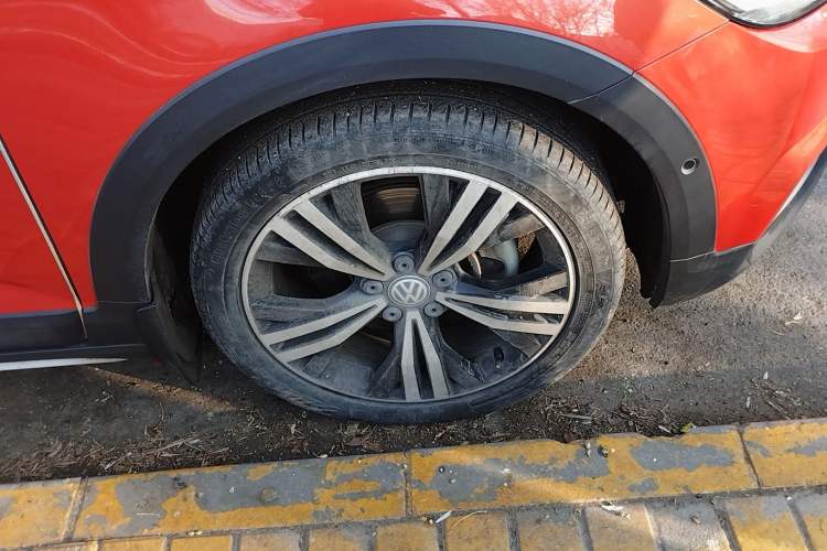 Used Volkswagen Touran 2018 Volkswagen Touran L 280TSI DSG Luxury Edition 6-seater Right Front Wheel Hub