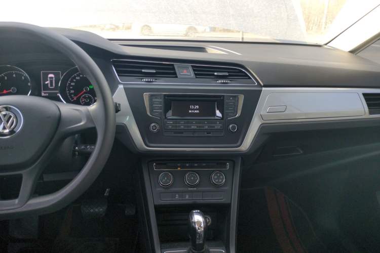 Used Volkswagen Touran 2018 Volkswagen Touran L 280TSI DSG Style Edition 7 Seats China VI Standard Audio And AC Panel