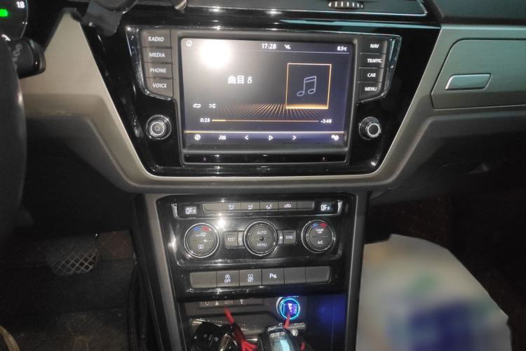 Used Volkswagen Touran 2018 Volkswagen Touran L 280TSI DSG Comfort Edition 6-seater Audio And AC Panel