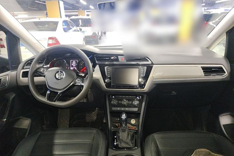 Used Volkswagen Touran 2018 Volkswagen Touran L 280TSI DSG Comfort Edition 7 Seats China V Emission Standard Center Console