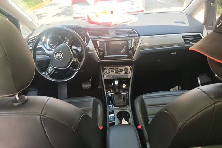 Used Volkswagen Touran 2018 Volkswagen Touran L 280TSI DSG Boundary Edition 7 Seats China VI Standard Center Console