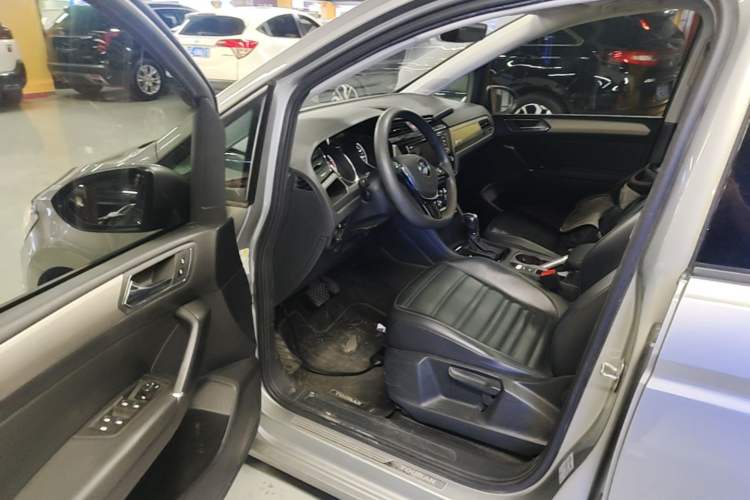 Used Volkswagen Touran 2018 Volkswagen Touran L 280TSI DSG Comfort Edition 7 Seats China V Emission Standard Driver Seat