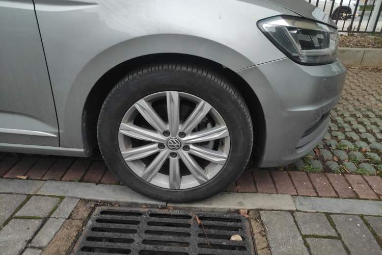 Used Volkswagen Touran 2018 Volkswagen Touran L 280TSI DSG Comfort Edition 6-seater Exterior 7