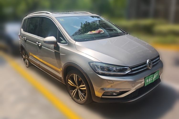 Used Volkswagen Touran 2018 Volkswagen Touran L 280TSI DSG Boundary Edition 7 Seats China VI Standard Front Right 45 Deg