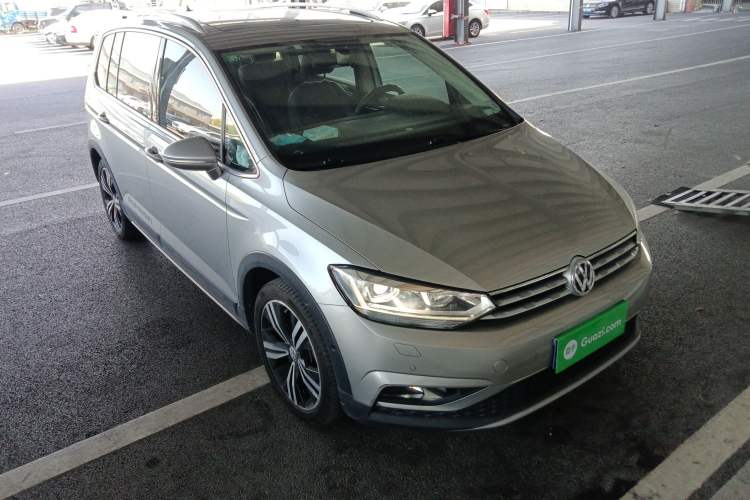 Used Volkswagen Touran 2018 Volkswagen Touran L 280TSI DSG Boundary Luxury Edition 7 Seats China V Emission Standard Front Right 45 Deg