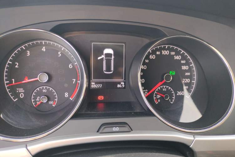 Used Volkswagen Touran 2018 Volkswagen Touran L 280TSI DSG Style Edition 7 Seats China VI Standard Instrument Cluster