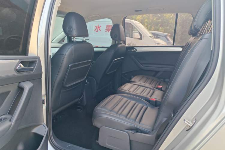 Used Volkswagen Touran 2018 Volkswagen Touran L 280TSI DSG Style Edition 7 Seats China VI Standard Interior 1