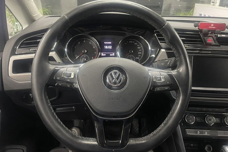 Used Volkswagen Touran 2018 Volkswagen Touran L 280TSI DSG Comfort Edition 7-seater Interior 13