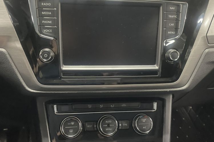 Used Volkswagen Touran 2018 Volkswagen Touran L 280TSI DSG Comfort Edition 7-seater Interior 14